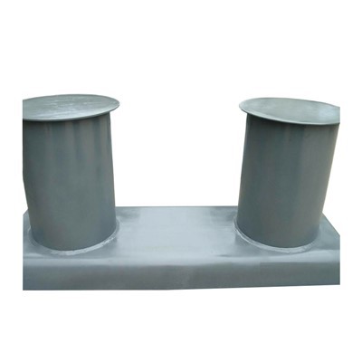 يلقي الفولاذ المزدوج bollard